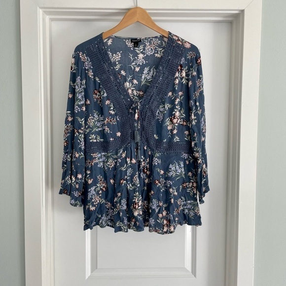 Torrid Babydoll Gauze Crochet Trim Lace-Up Top Size 1X - Picture 2 of 6